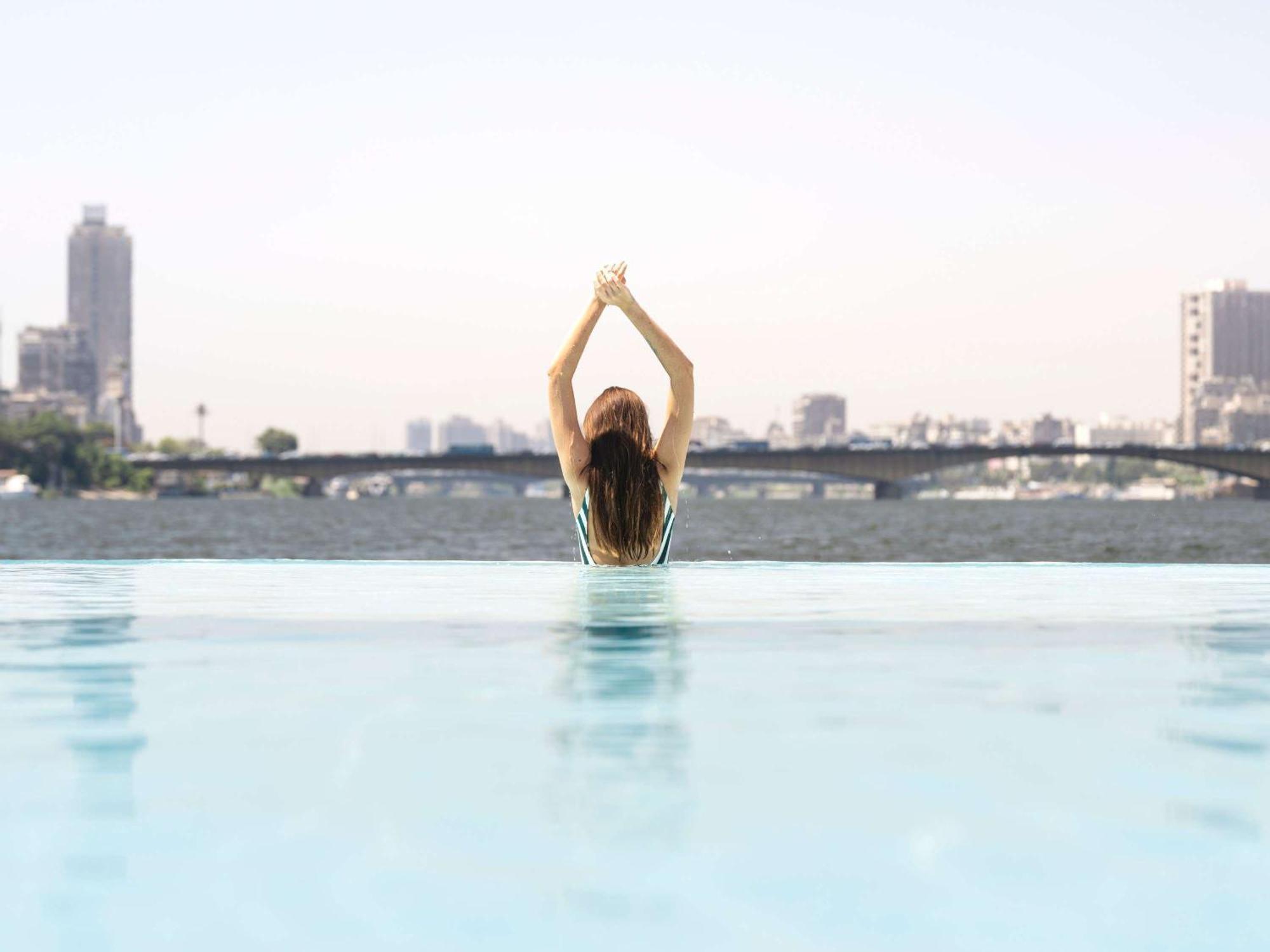 Sofitel Cairo Nile El Gezirah Hotel Exterior foto The swimming pool at the hotel